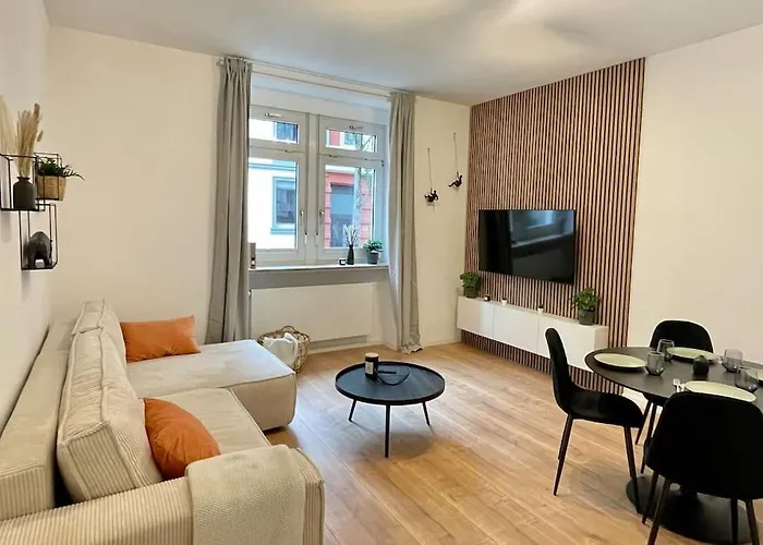Stylisches Apartment In Zentraler Lage Mit Balkon