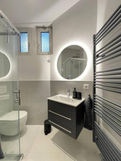 Stylisches In Zentraler Lage Mit Balkon Apartment *